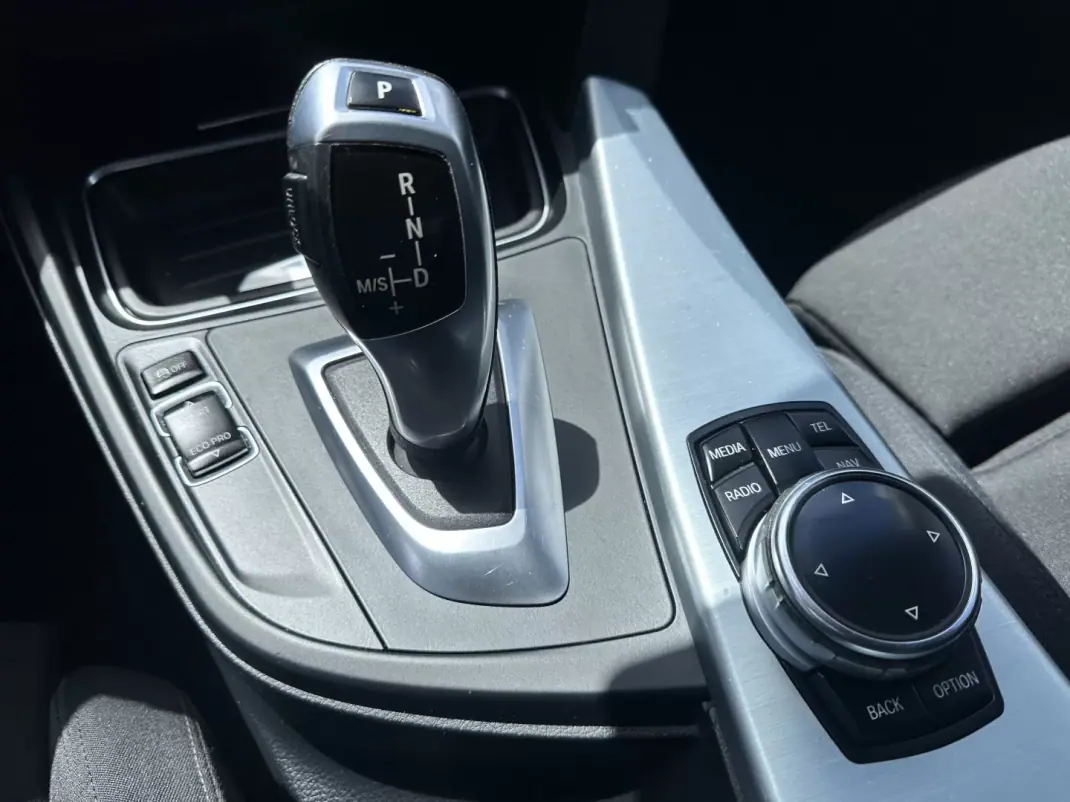 BMW 418 Gran Coupé 2014 - 17500 EUR, 220000 km - AUTO.MOTO.pt - 220000km - foto 29 de 63