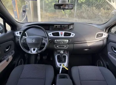 Renault Scénic 2009 - 6599 EUR, 230000 km - AUTO.MOTO.pt - 230000km - foto 4 de 7