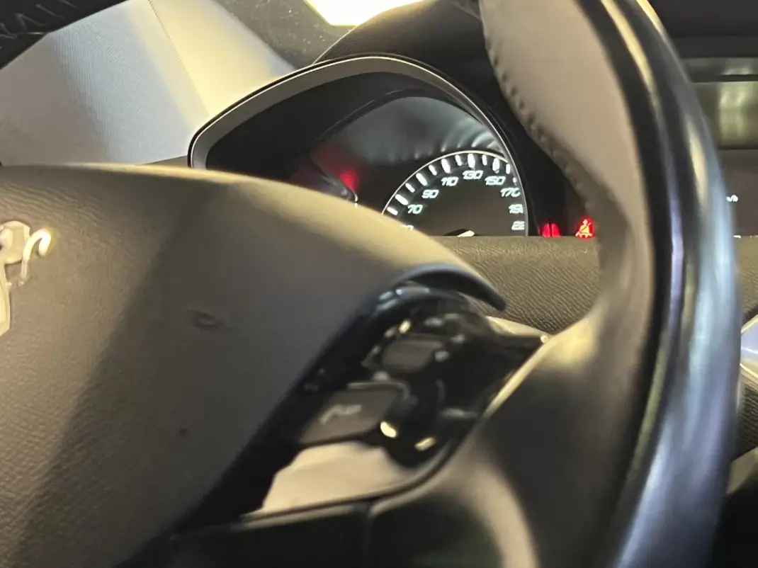 Peugeot 308 SW 2016 - 10990 EUR, 160000 km - 160000km - foto 36 de 42