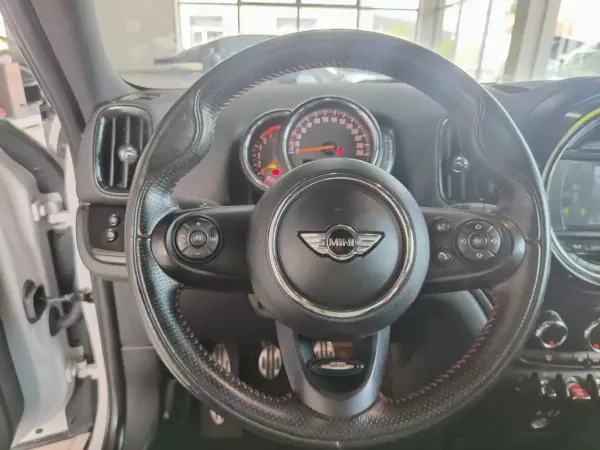 MINI Countryman 2018 - 19990 EUR, 84000 km - AUTO.MOTO.pt - 84000km - foto 26 de 37
