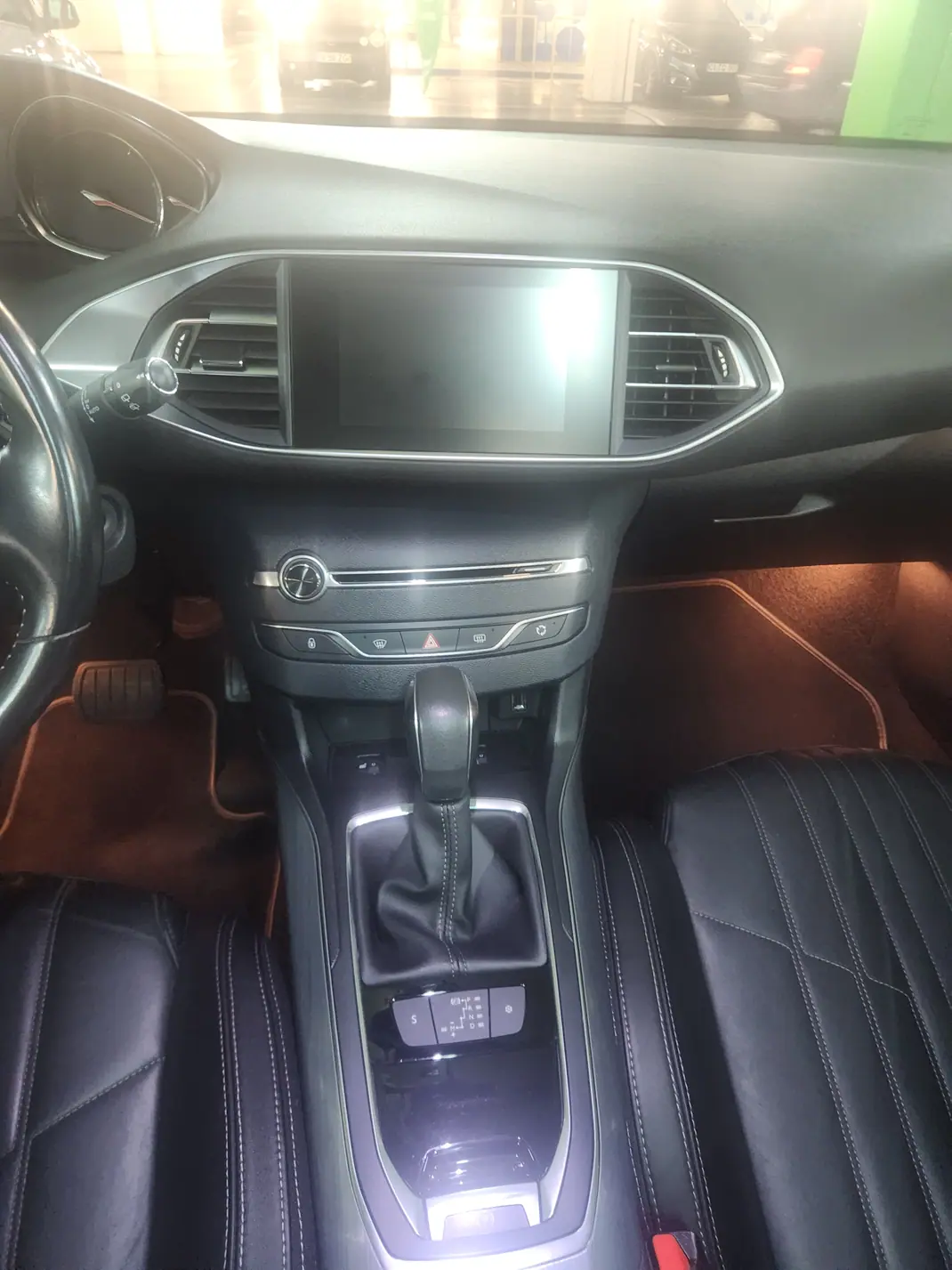 Peugeot 308 SW 2019 - 15000 EUR, 154000 km - AUTO.MOTO.pt - 154000km - foto 8 de 10