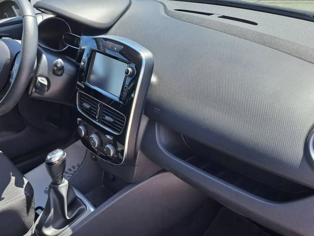 Renault Clio 2017 - 10950 EUR, 112648 km - 112648km - foto 19 de 45