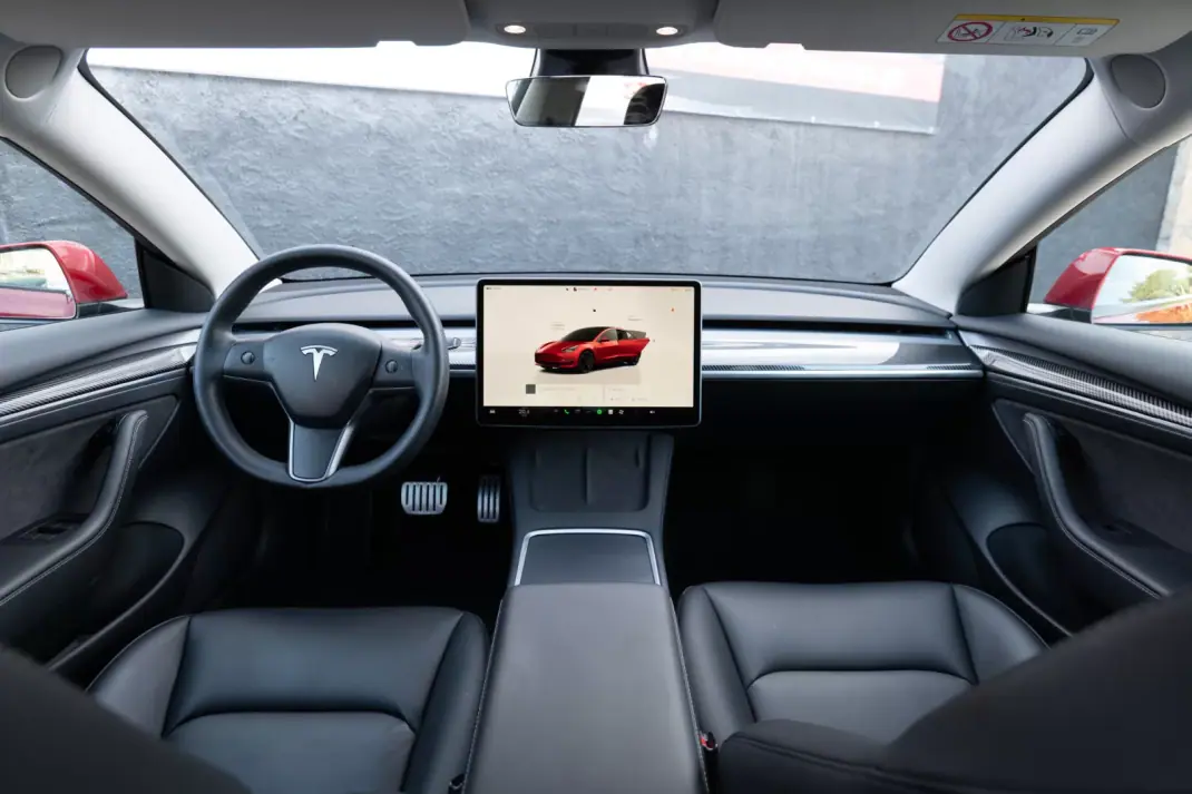 Tesla Model 3 2022 - 32900 EUR, 57000 km - AUTO.MOTO.pt - 57000km - foto 9 de 26