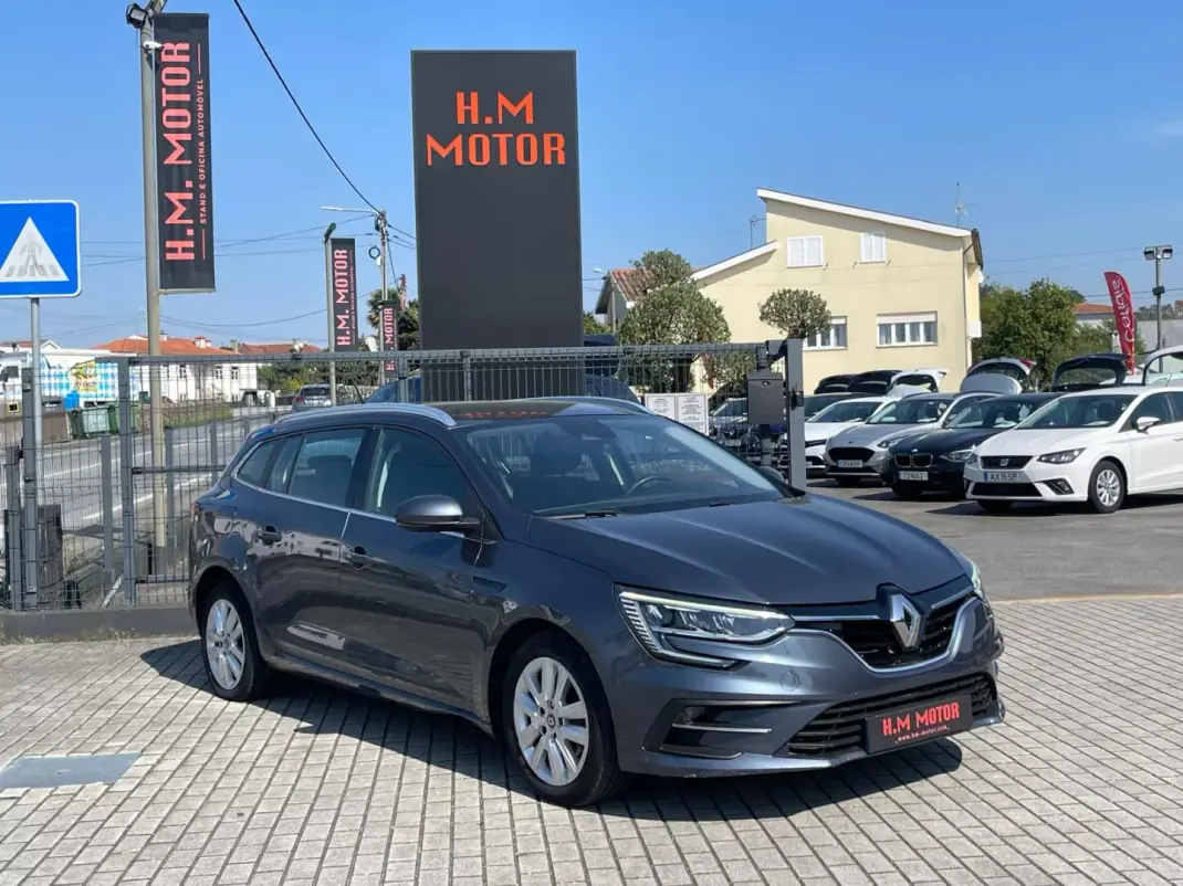 Renault Mégane Sport Tourer 2021 - 15900 EUR, 130000 km - AUTO.MOTO.pt - 130000km - foto 1 de 10