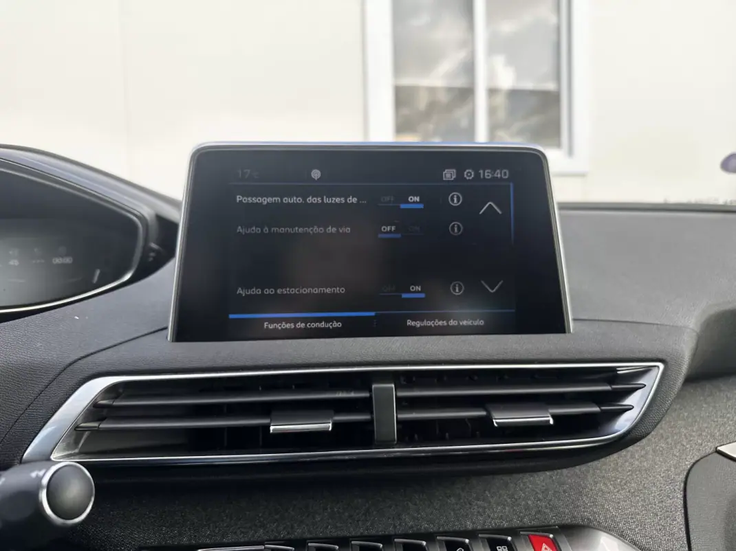 Peugeot 3008 2019 - 15990 EUR, 97900 km - AUTO.MOTO.pt - 97900km - foto 18 de 31