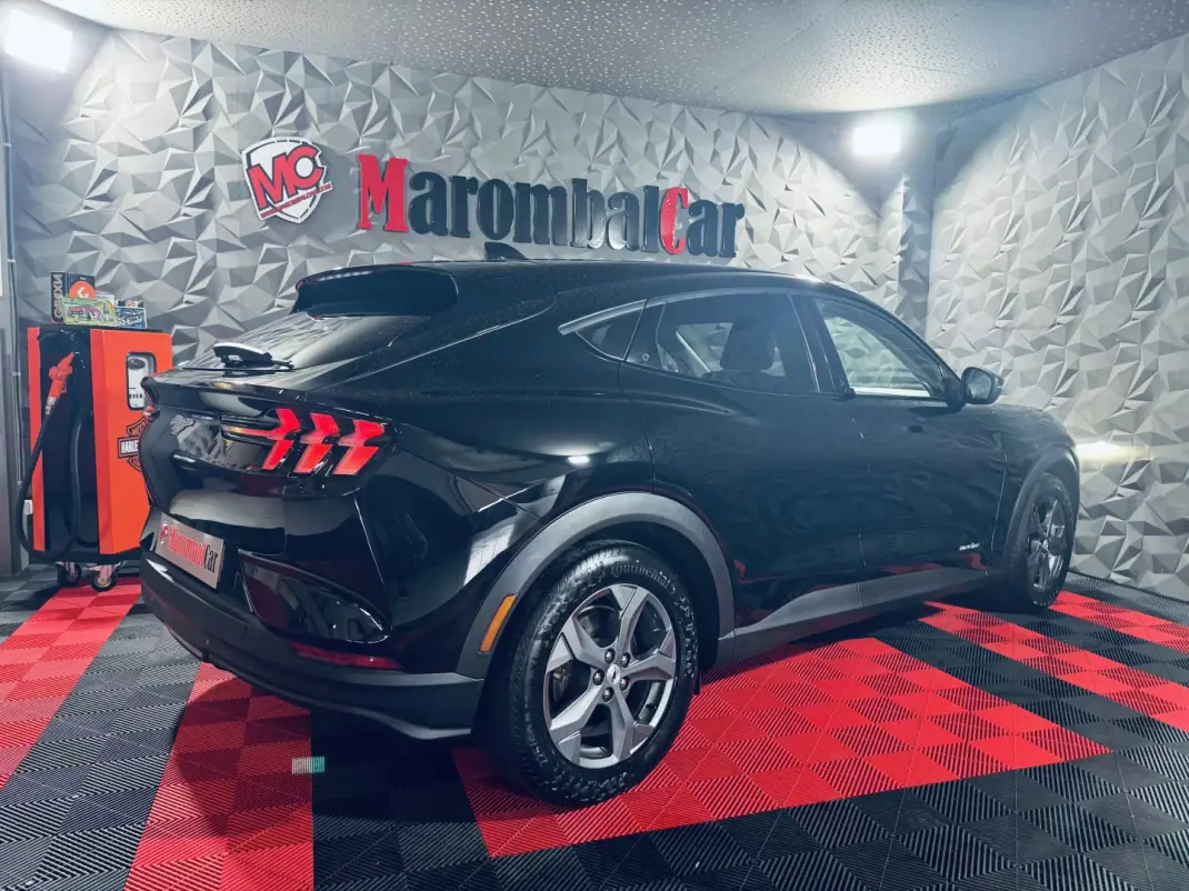 Ford Mustang Mach-E 2021 - 29990 EUR, 61907 km - AUTO.MOTO.pt - 61907km - foto 6 de 30