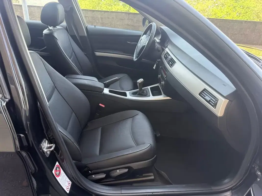 BMW 316 2010 - 8990 EUR, 215000 km - AUTO.MOTO.pt - 215000km - foto 14 de 27