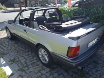 Ford Escort Cabrio 1988 - 7500 EUR, 91460 km - AUTO.MOTO.pt - 91460km - foto 8 de 12