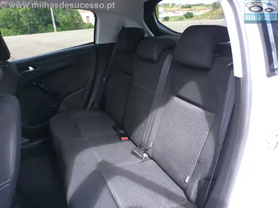 Peugeot 208 2019 - 12250 EUR, 136000 km - AUTO.MOTO.pt - 136000km - foto 14 de 23