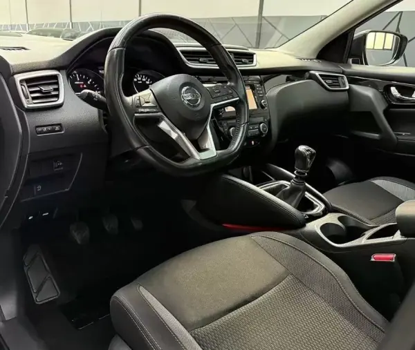 Nissan Qashqai 2018 - 15950 EUR, 158434 km - AUTO.MOTO.pt - 158434km - foto 20 de 27