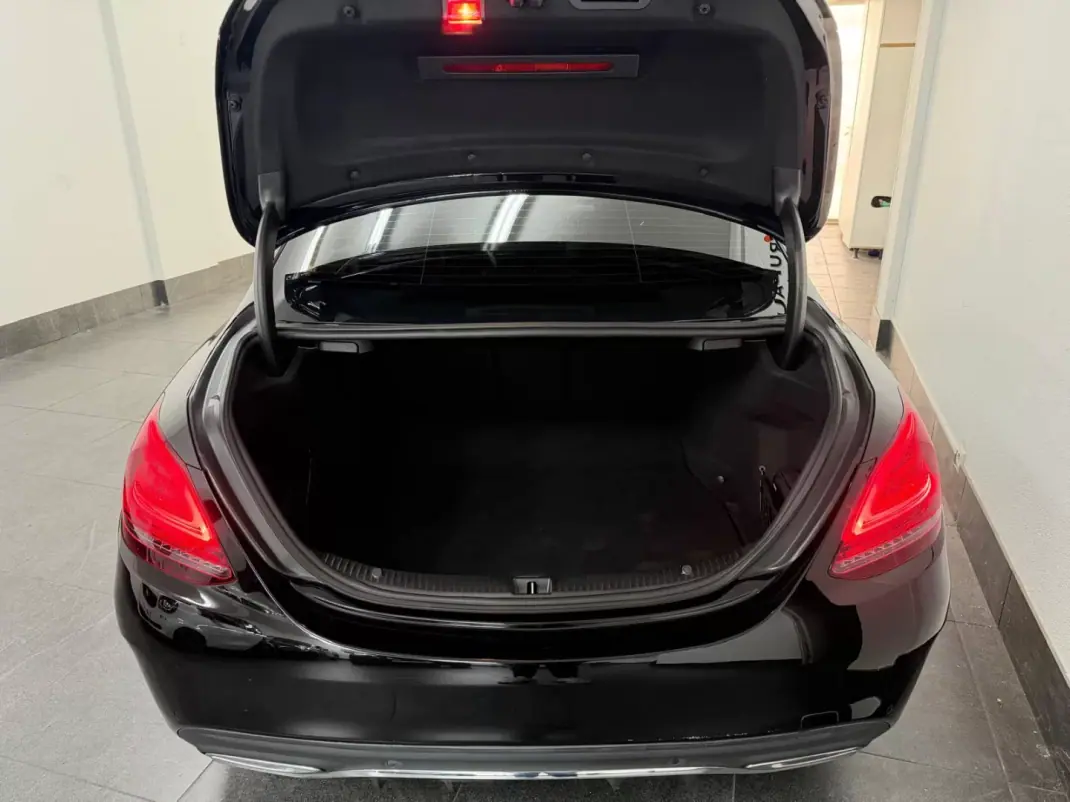 Mercedes-Benz C 180 2019 - 24990 EUR, 210000 km - AUTO.MOTO.pt - 210000km - foto 5 de 29