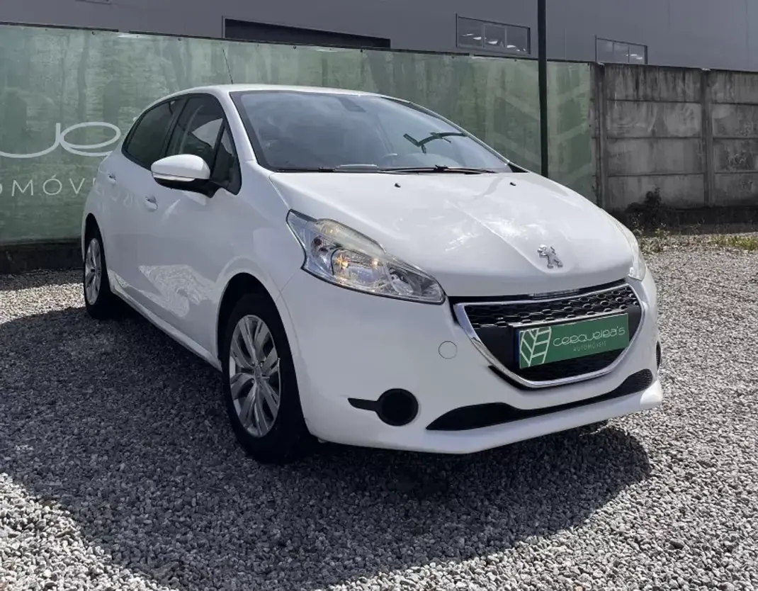Peugeot 208 2015 - 7250 EUR, 84100 km - AUTO.MOTO.pt - 84100km - foto 2 de 19