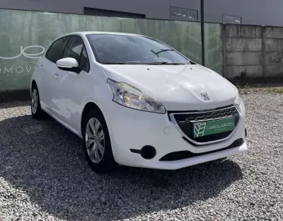 Peugeot 208 2015 - 7250 EUR, 84100 km - AUTO.MOTO.pt - 84100km - foto 2 de 19