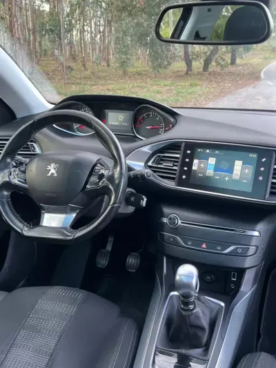 Peugeot 308 SW 2015 - 9500 EUR, 210430 km - AUTO.MOTO.pt - 210430km - foto 8 de 23