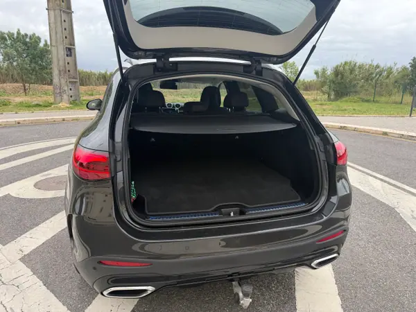 Mercedes-Benz GLC 300 2025 - 65000 EUR, 30000 km - AUTO.MOTO.pt - 30000km - foto 10 de 13