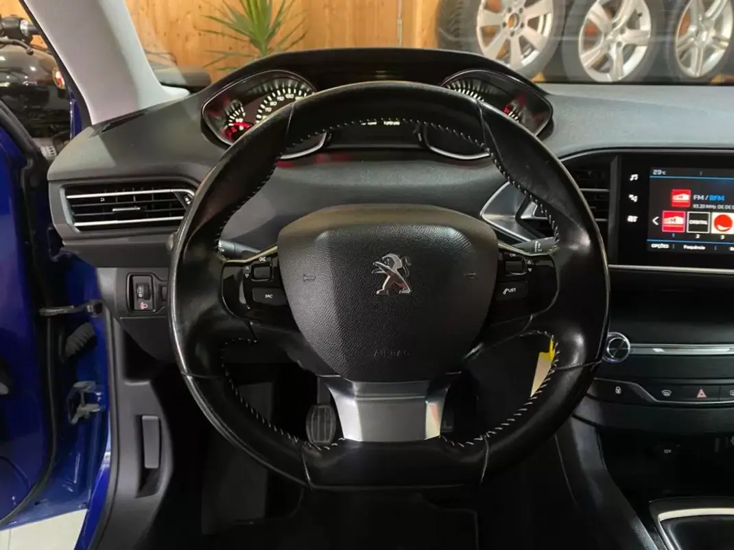 Peugeot 308 2018 - 13900 EUR, 114000 km - 114000km - foto 9 de 19