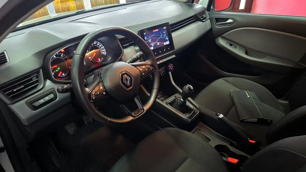 Renault Clio VAN 1.5 Blue DCi AIR NAV 2020 - 14220 EUR, 90991 km - AUTO.MOTO.pt - 90991km - foto 12 de 46