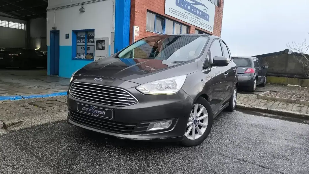 Ford C-Max 2015 - 10700 EUR, 168000 km - AUTO.MOTO.pt - 168000km - foto 9 de 16