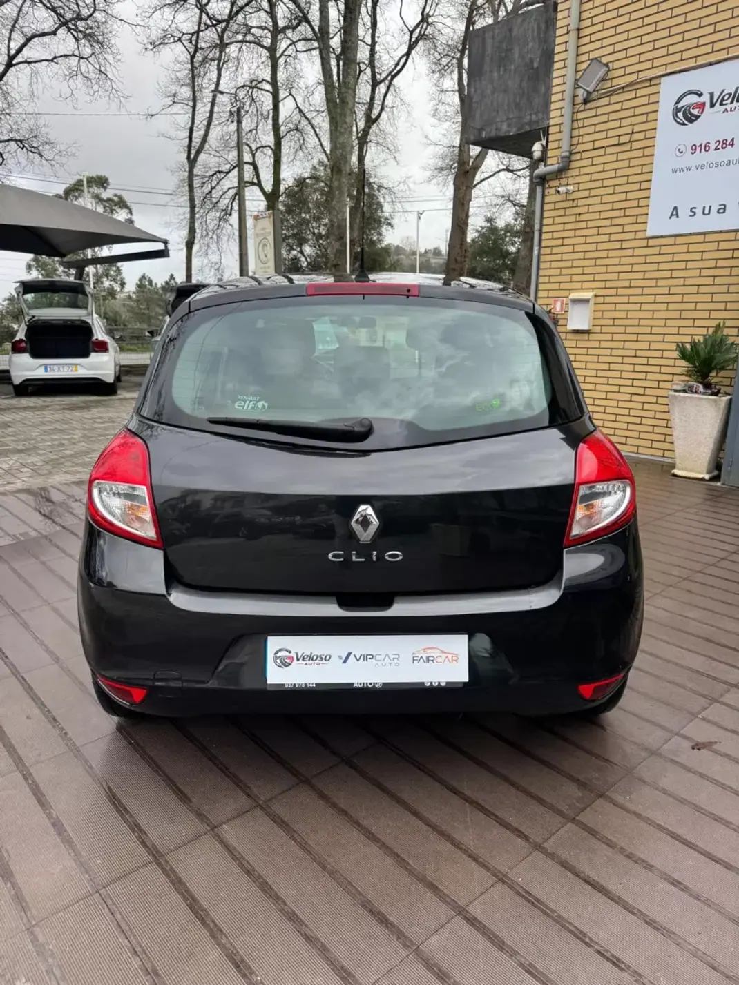 Renault Clio 2010 - 5900 EUR, 171000 km - AUTO.MOTO.pt - 171000km - foto 4 de 13