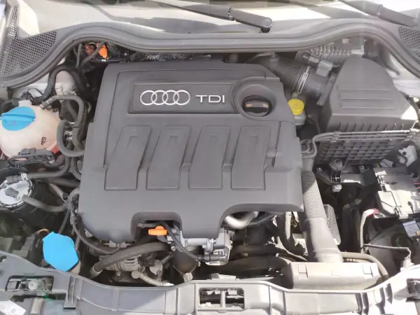 Audi A1 Sportback 2013 - 13750 EUR, 119213 km - AUTO.MOTO.pt - 119213km - foto 16 de 18
