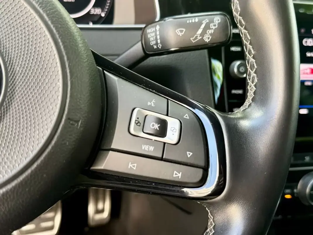 Volkswagen Golf 2019 - 32990 EUR, 72300 km - AUTO.MOTO.pt - 72300km - foto 22 de 40