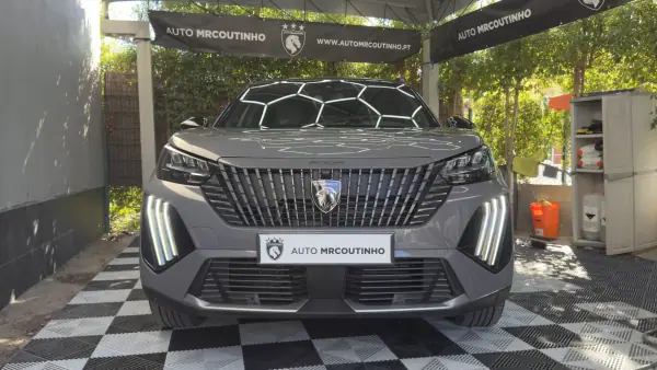 Peugeot e-2008 50 kWh GT Line 2025 Elétrico — 6 505 km Peugeot e-2008 50 kWh GT Line 2025 Elétrico