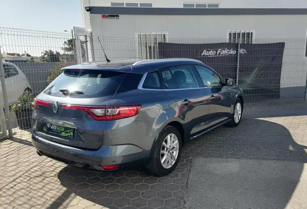 Renault Mégane 2017 - 13000 EUR, 126120 km - AUTO.MOTO.pt - 126120km - foto 16 de 19