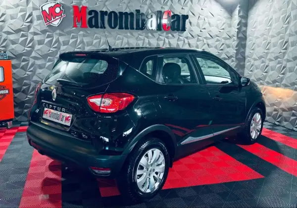 Renault Captur 2016 - 11990 EUR, 114588 km - AUTO.MOTO.pt - 114588km - foto 6 de 38