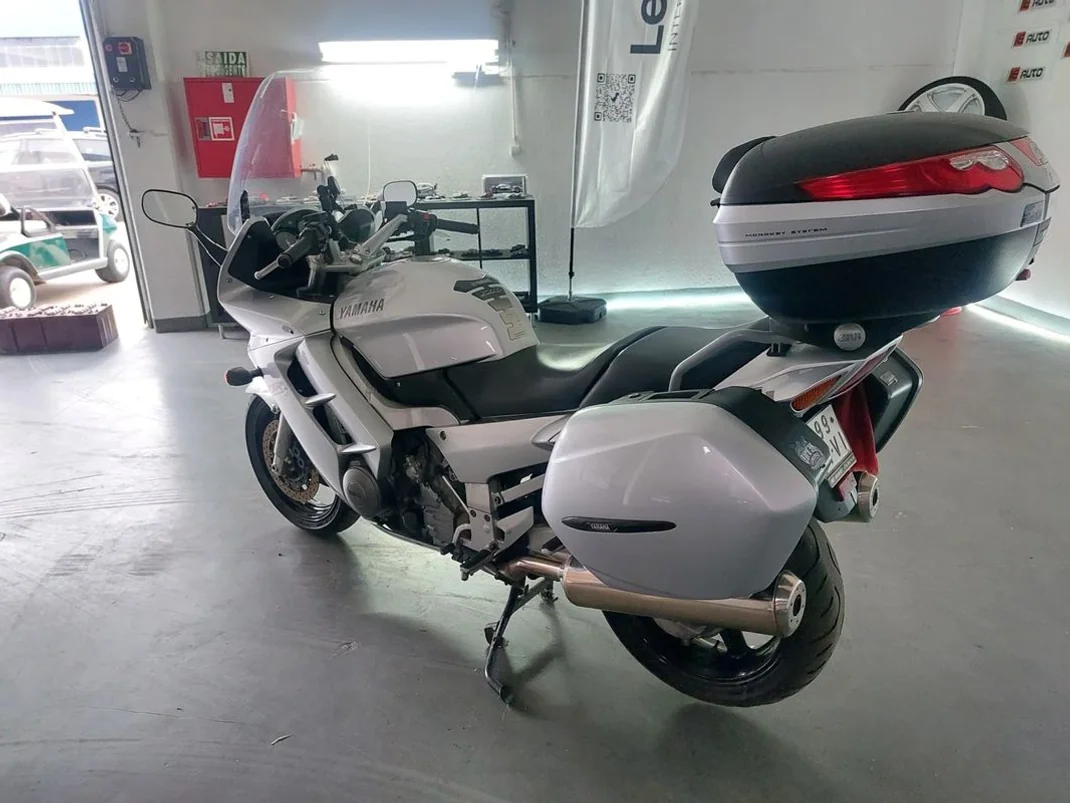 Yamaha FJR 1300ES 2003 - 5490 EUR, 111480 km - AUTO.MOTO.pt - 111480km - foto 4 de 13
