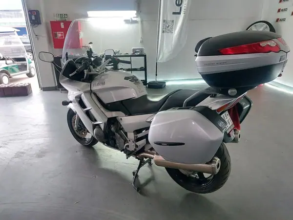 Yamaha FJR 1300ES 2003 - 5490 EUR, 111480 km - AUTO.MOTO.pt - 111480km - foto 4 de 13