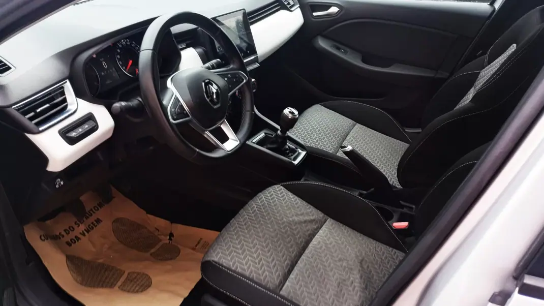 Renault Clio 2021 - 13999 EUR, 129999 km - AUTO.MOTO.pt - 129999km - foto 12 de 39