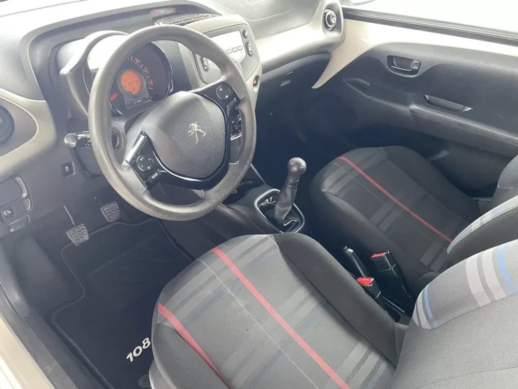 Peugeot 108 2014 - 6990 EUR, 108197 km - AUTO.MOTO.pt - 108197km - foto 7 de 12