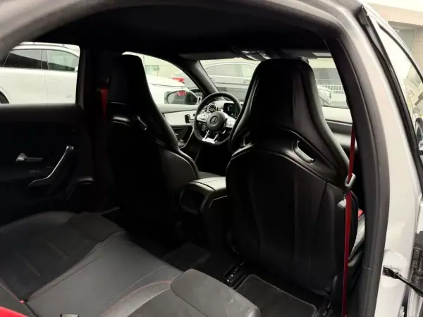 Mercedes-Benz A 45 AMG 2020 - 49000 EUR, 110000 km - AUTO.MOTO.pt - 110000km - foto 8 de 18