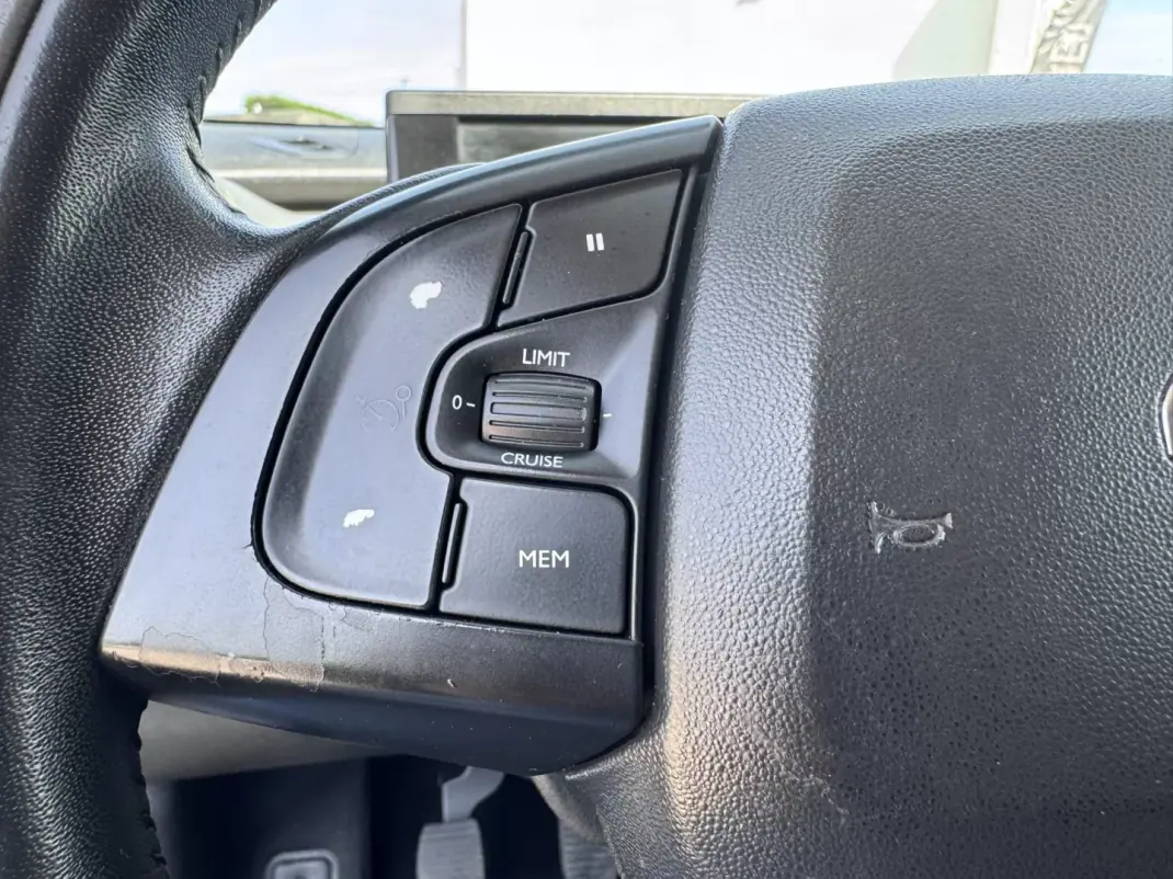 Citroën C4 Cactus 2017 - 9990 EUR, 170000 km - AUTO.MOTO.pt - 170000km - foto 18 de 20