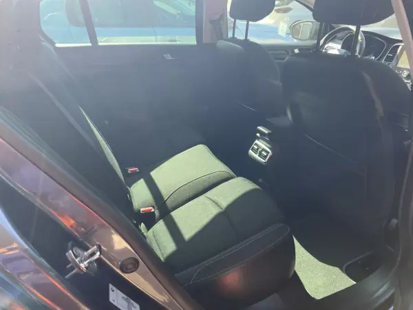 Renault Mégane Sport Tourer 2019 - 12500 EUR, 232000 km - AUTO.MOTO.pt - 232000km - foto 15 de 16
