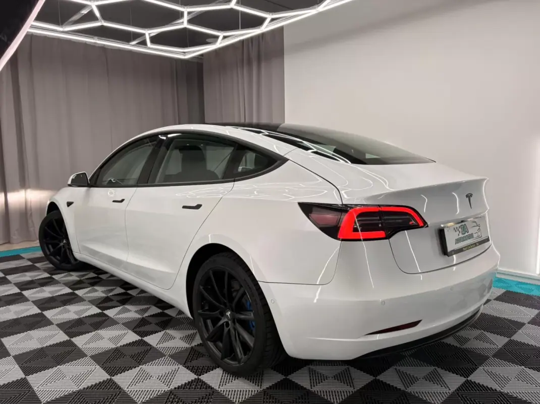 Tesla Model 3 2020 - 21500 EUR, 122000 km - AUTO.MOTO.pt - 122000km - foto 4 de 19