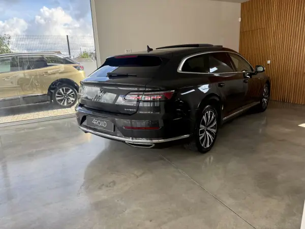Volkswagen Arteon Shooting Brake 2021 - 23500 EUR, 168600 km - AUTO.MOTO.pt - 168600km - foto 19 de 144