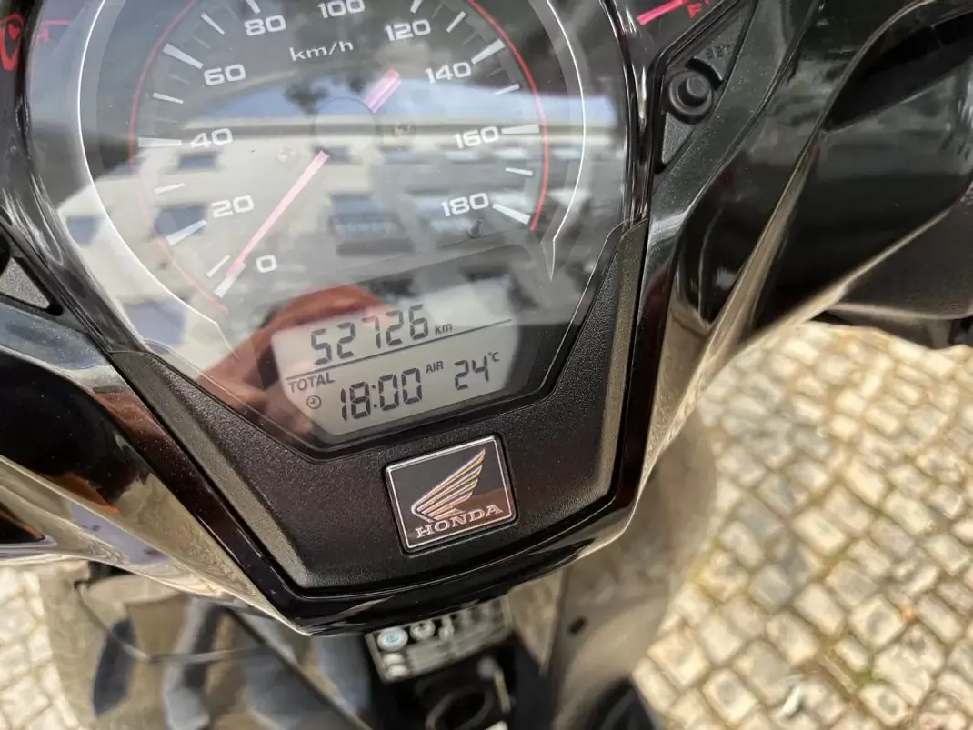 Honda SH 150i 2018 - 2950 EUR, 52726 km - AUTO.MOTO.pt - 52726km - foto 15 de 16