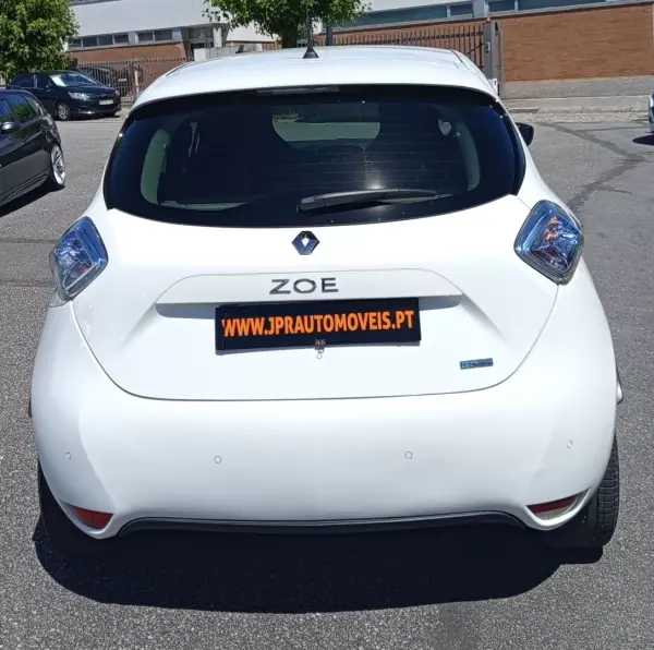 Renault Zoe 2019 - 12490 EUR, 52400 km - AUTO.MOTO.pt - 52400km - foto 8 de 17