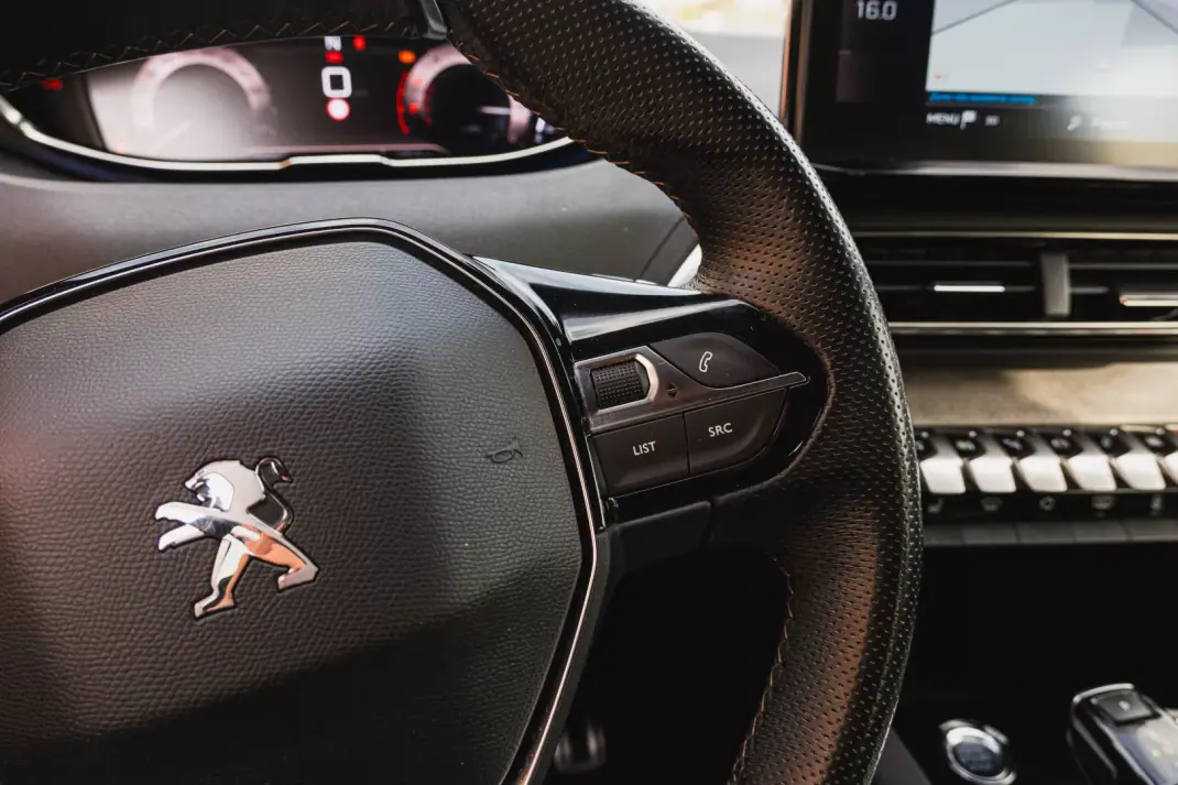 Peugeot 5008 2021 - 24000 EUR, 128300 km - AUTO.MOTO.pt - 128300km - foto 11 de 23