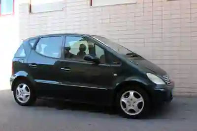 Mercedes-Benz A 140 2002 - 3898 EUR, 122000 km - AUTO.MOTO.pt - 122000km - foto 4 de 10