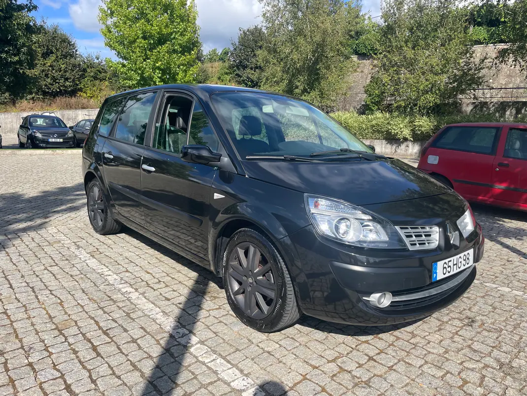 Renault Scénic 2009 - 4990 EUR, 245000 km - AUTO.MOTO.pt - 245000km - foto 8 de 13