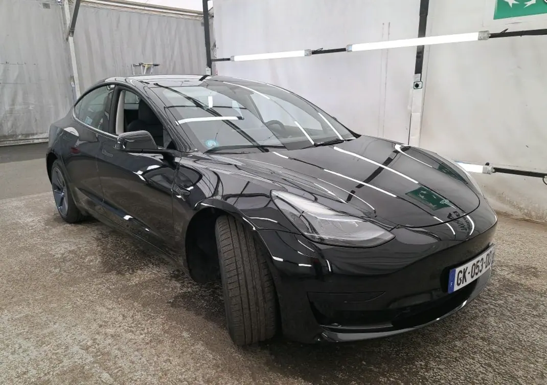 Tesla Model 3 2022 - 28550 EUR, 94327 km - foto 1 de 10