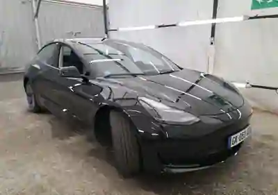 Tesla Model 3 2022 - 28550 EUR, 94327 km - foto 1 de 10