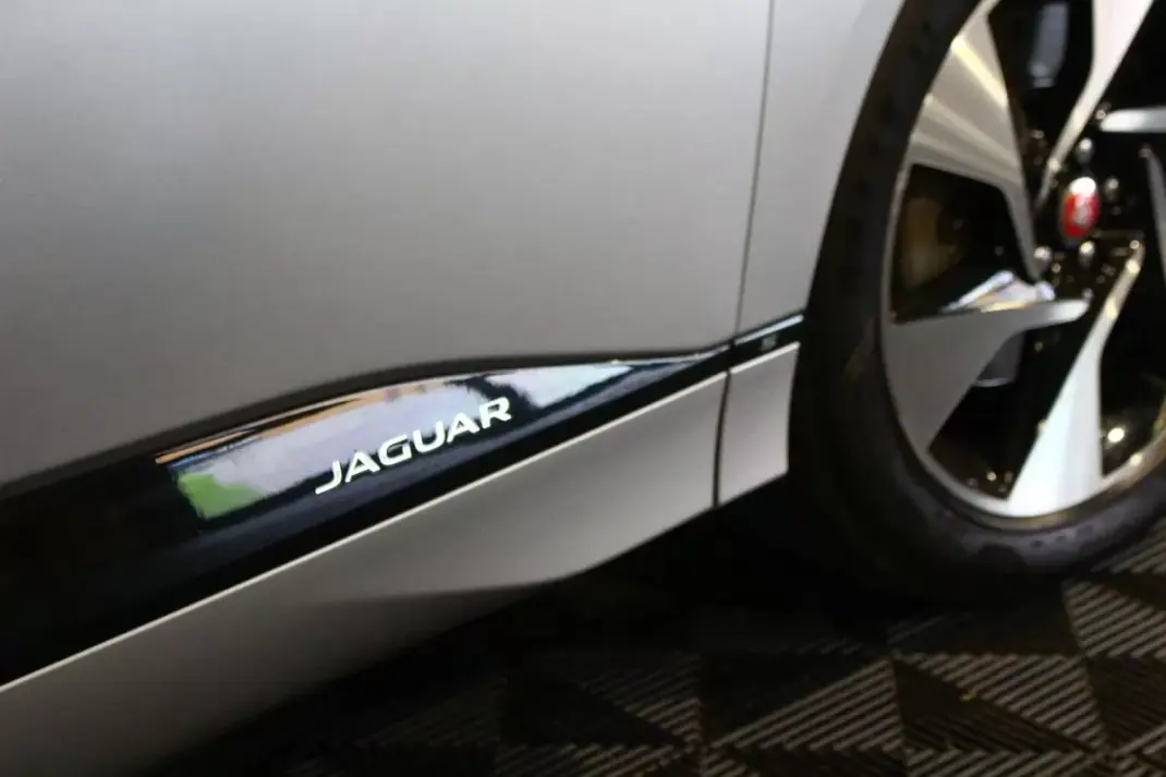 Jaguar I-Pace 2020 - 22900 EUR, 140680 km - AUTO.MOTO.pt - 140680km - foto 11 de 25