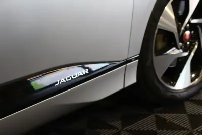 Jaguar I-Pace 2020 - 22900 EUR, 140680 km - AUTO.MOTO.pt - 140680km - foto 11 de 25