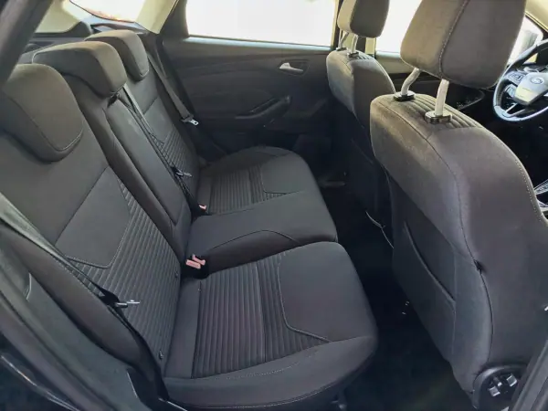 Ford Focus 2018 - 11500 EUR, 95000 km - AUTO.MOTO.pt - 95000km - foto 12 de 23