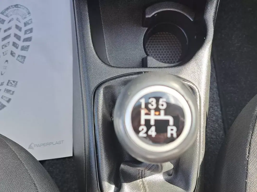 Fiat Punto 2017 - 8900 EUR, 69772 km - AUTO.MOTO.pt - 69772km - foto 35 de 39