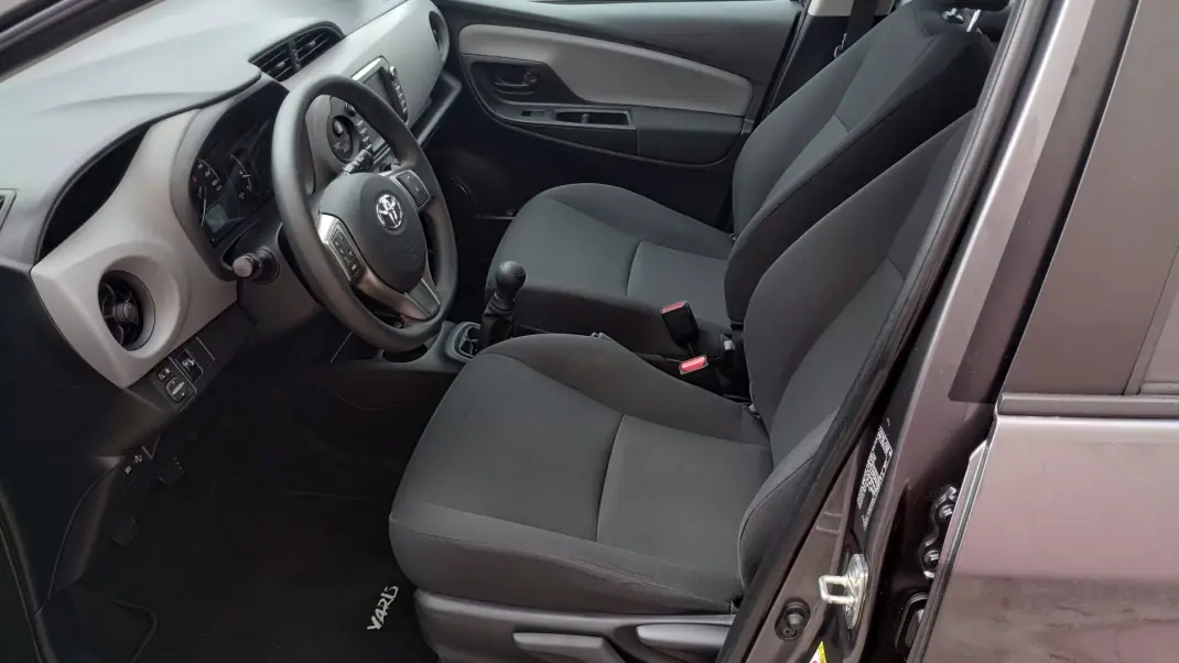 Toyota Yaris 2018 - 12500 EUR, 68000 km - AUTO.MOTO.pt - 68000km - foto 10 de 24