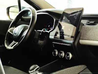 Renault Zoe 2020 - 16500 EUR, 105000 km - AUTO.MOTO.pt - 105000km - foto 24 de 34